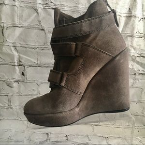 Stuart weitzman wedged gray suede boots 9.5 M